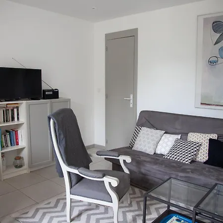 Rez De Chaussée, Place Du Marché, à Pied Appartement *