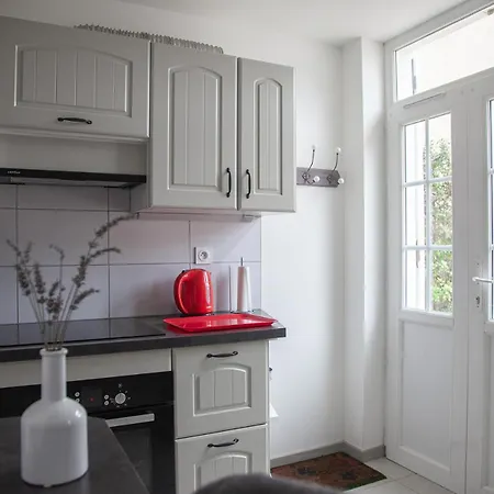 Rez De Chaussée, Place Du Marché, à Pied Pornichet