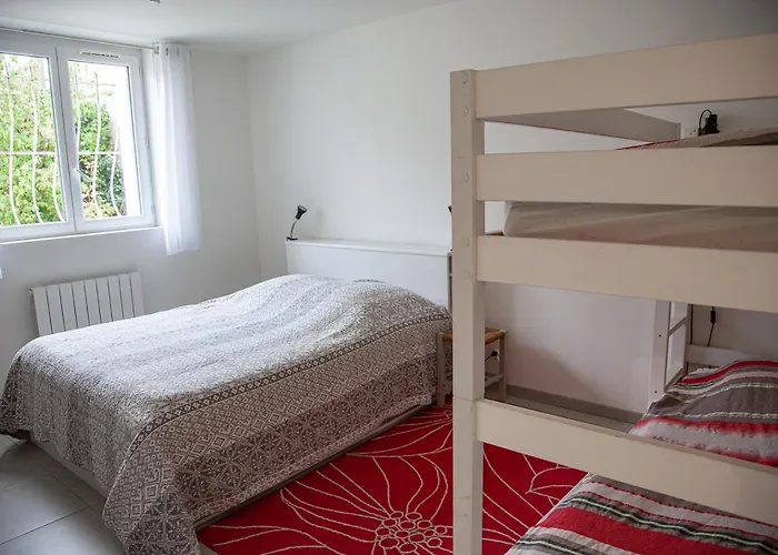 Rez De Chaussée, Place Du Marché, à Pied Appartement