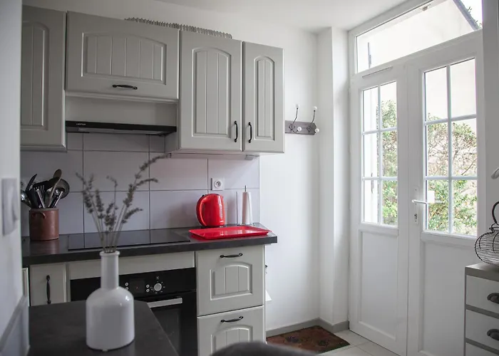 Rez De Chaussée, Place Du Marché, à Pied Pornichet